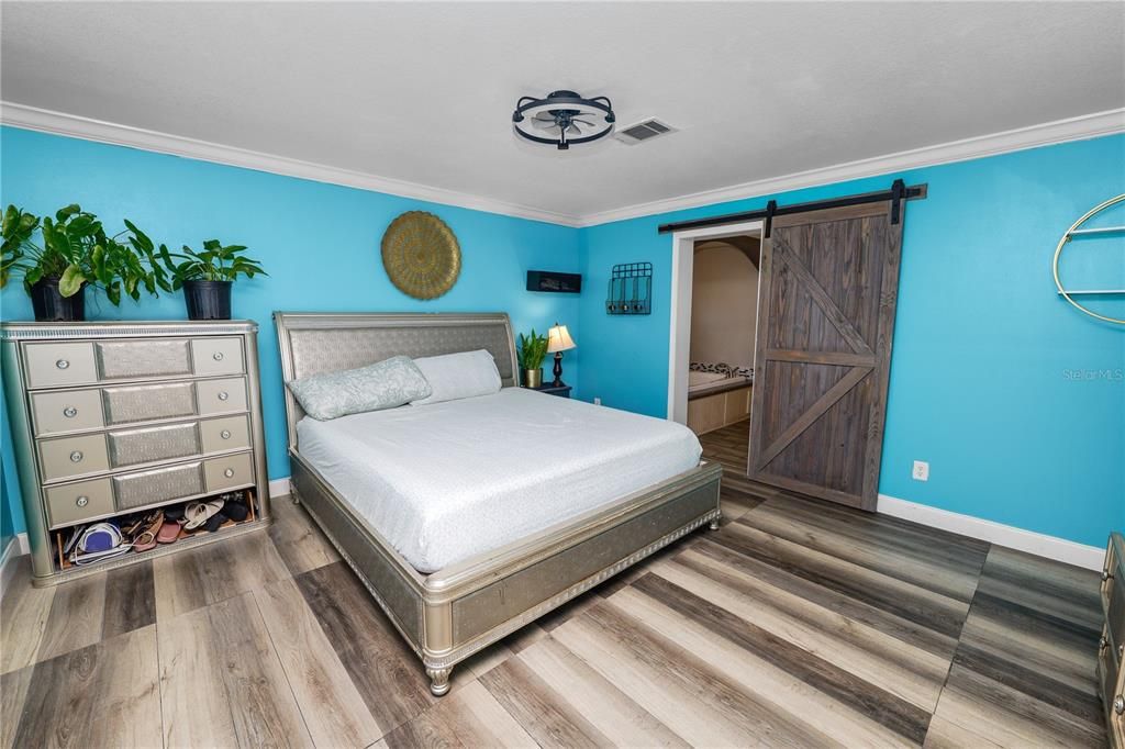 En Venta: $329,000 (4 camas, 2 baños, 2310 Pies cuadrados)