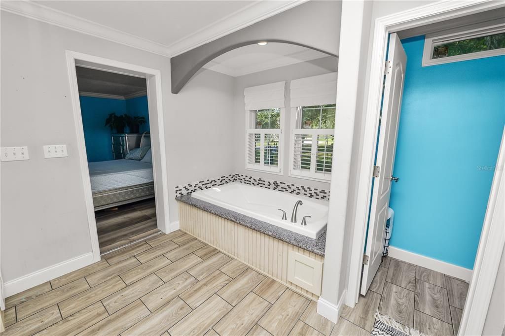 En Venta: $329,000 (4 camas, 2 baños, 2310 Pies cuadrados)