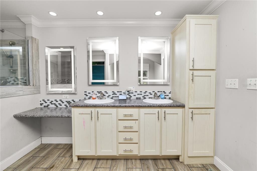 En Venta: $329,000 (4 camas, 2 baños, 2310 Pies cuadrados)