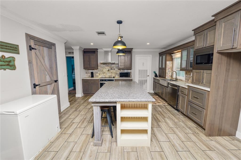 En Venta: $329,000 (4 camas, 2 baños, 2310 Pies cuadrados)