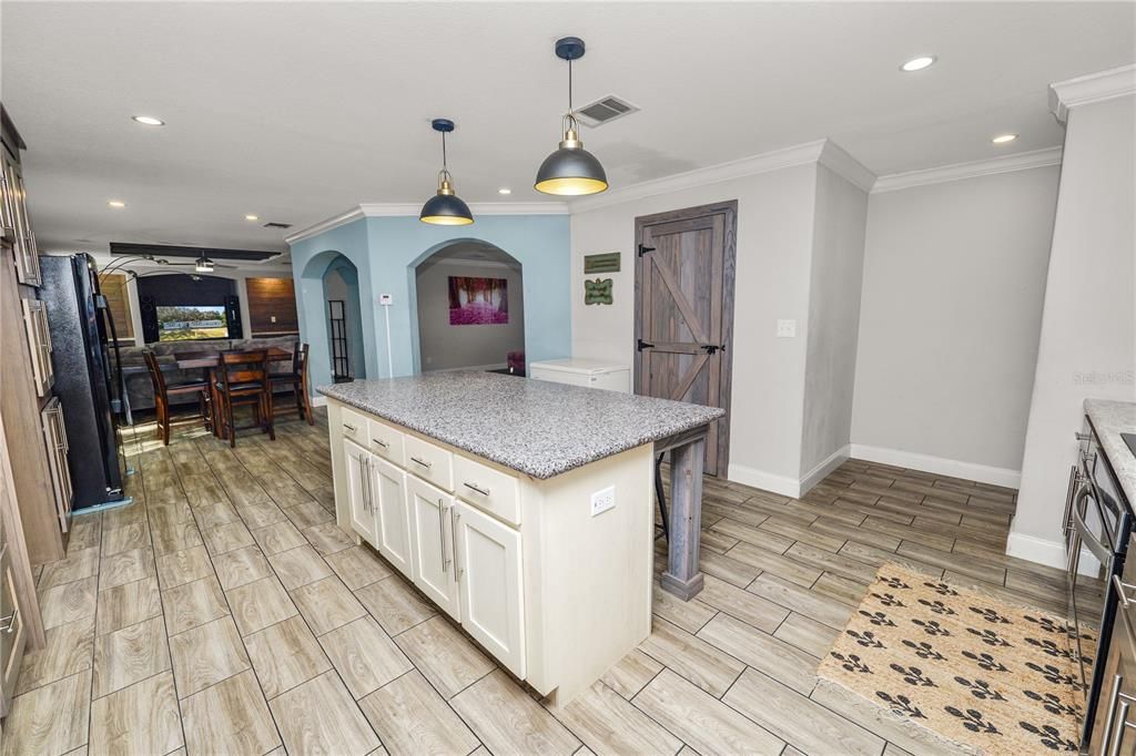 En Venta: $329,000 (4 camas, 2 baños, 2310 Pies cuadrados)