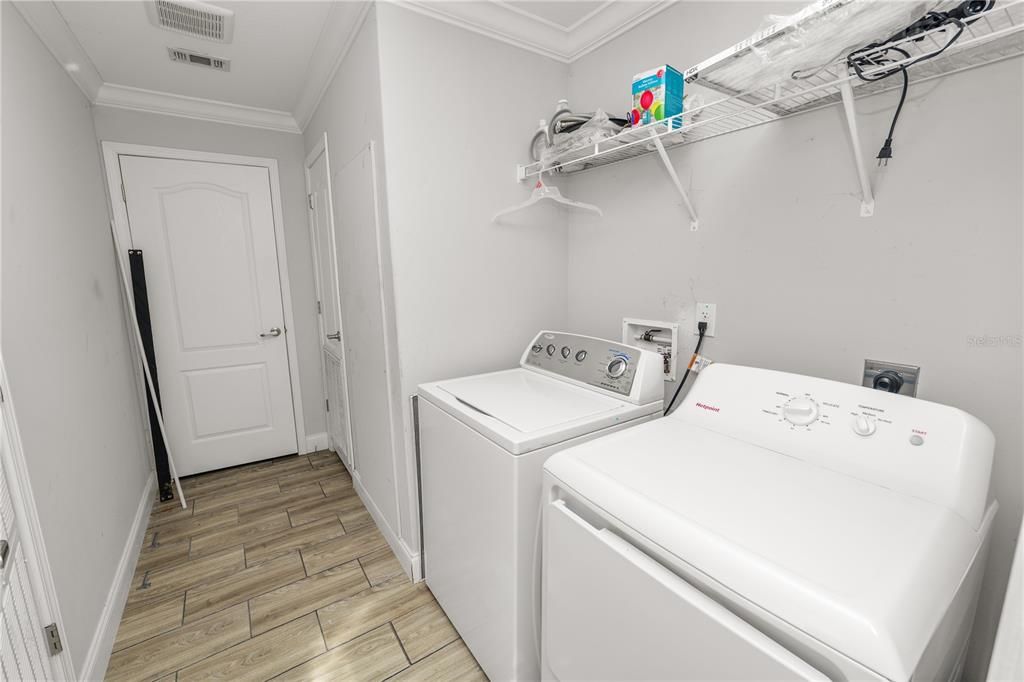 En Venta: $329,000 (4 camas, 2 baños, 2310 Pies cuadrados)