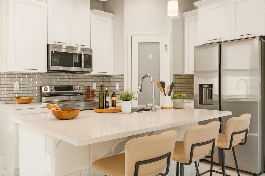 Под контрактом: $379,900 (3 спален, 3 ванн, 1758 Квадратных фут)