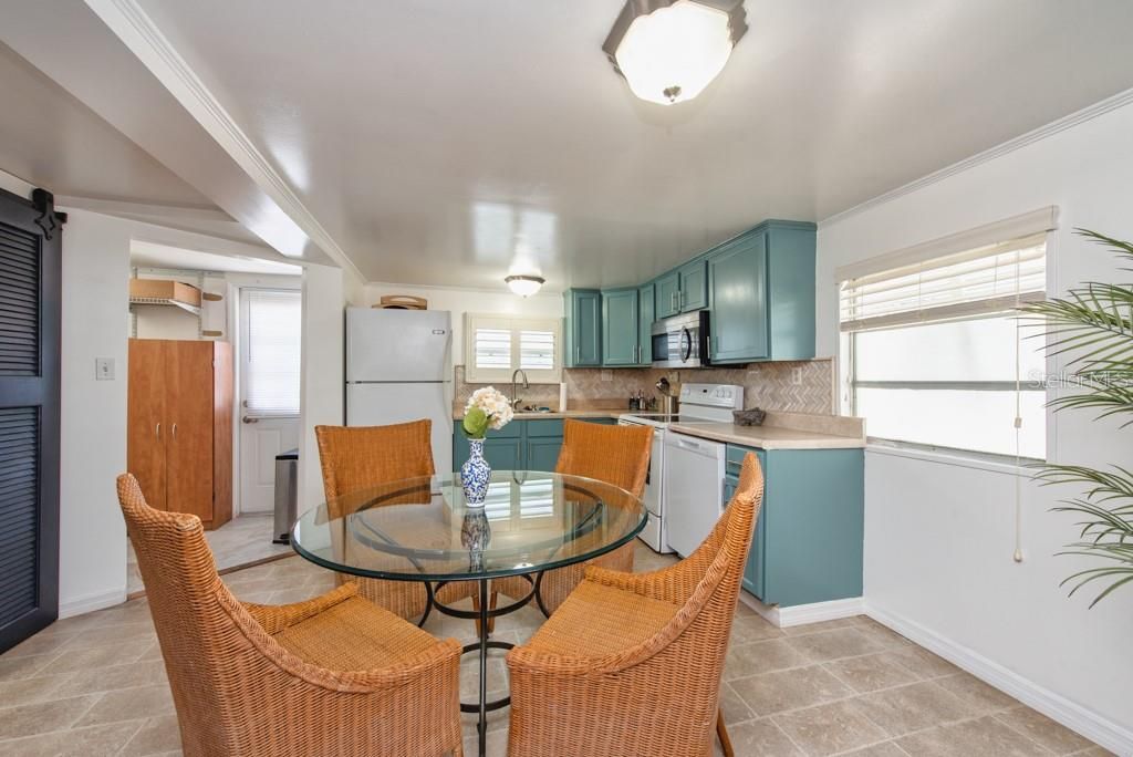 待售: $95,000 (1 贝兹, 1 浴室, 700 平方英尺)