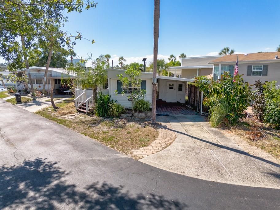 待售: $95,000 (1 贝兹, 1 浴室, 700 平方英尺)