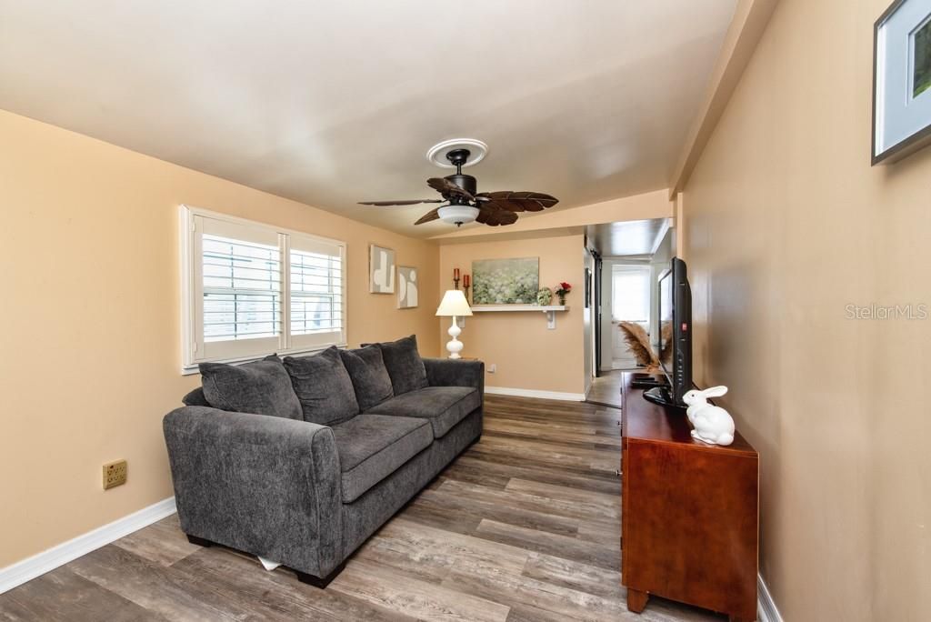 待售: $95,000 (1 贝兹, 1 浴室, 700 平方英尺)