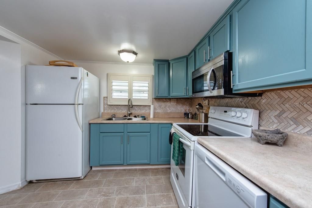 待售: $95,000 (1 贝兹, 1 浴室, 700 平方英尺)