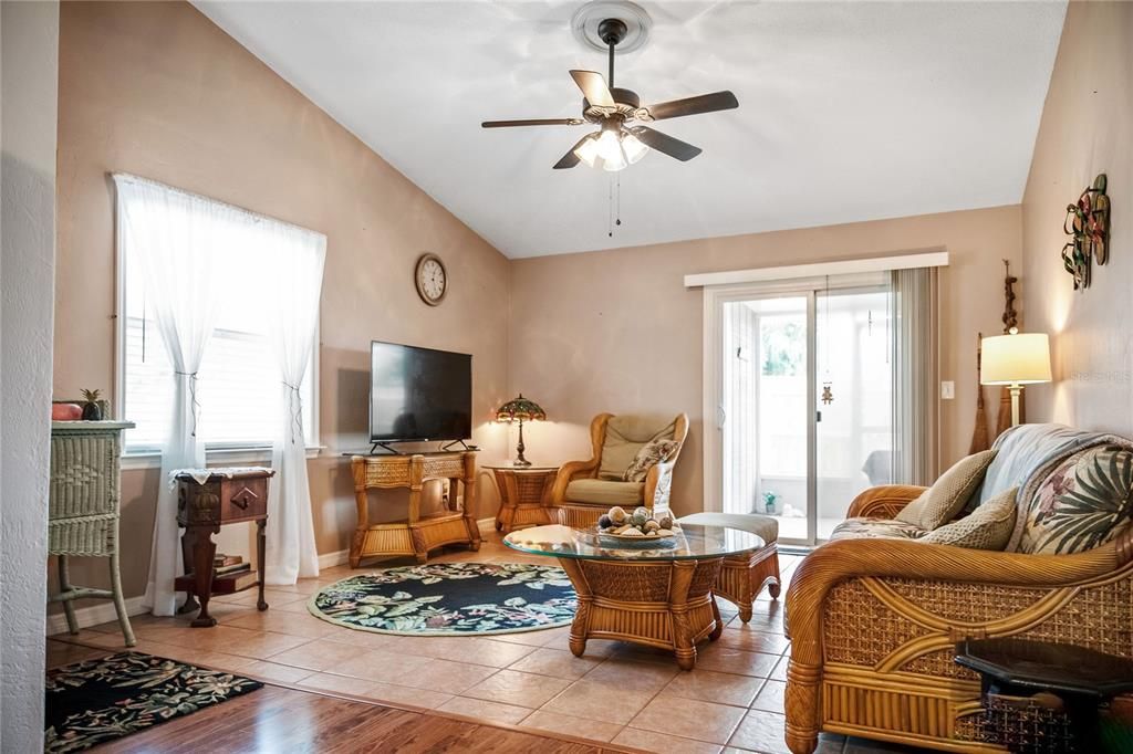 For Sale: $294,000 (3 beds, 2 baths, 1220 Square Feet)