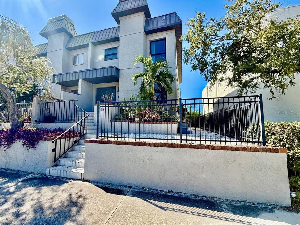 出租: $5,500 (2 贝兹, 2 浴室, 2156 平方英尺)