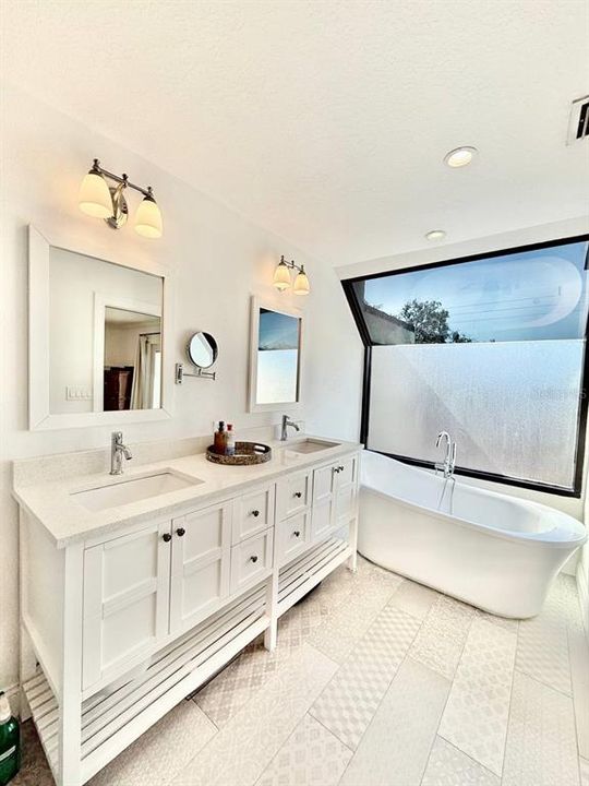 出租: $5,500 (2 贝兹, 2 浴室, 2156 平方英尺)