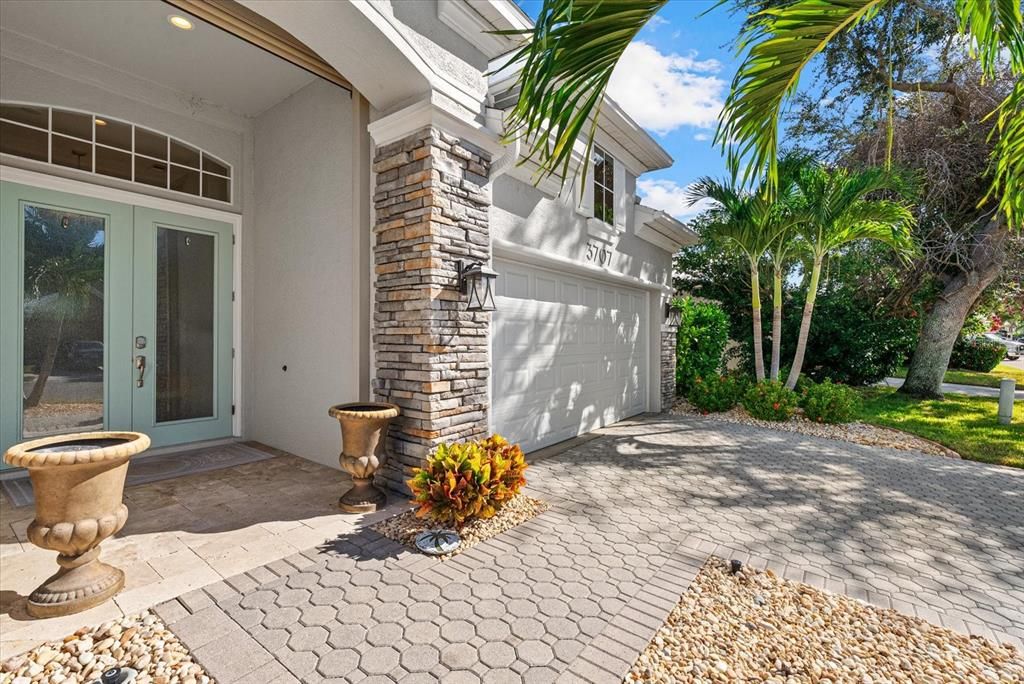 For Sale: $1,275,000 (3 beds, 2 baths, 2151 Square Feet)