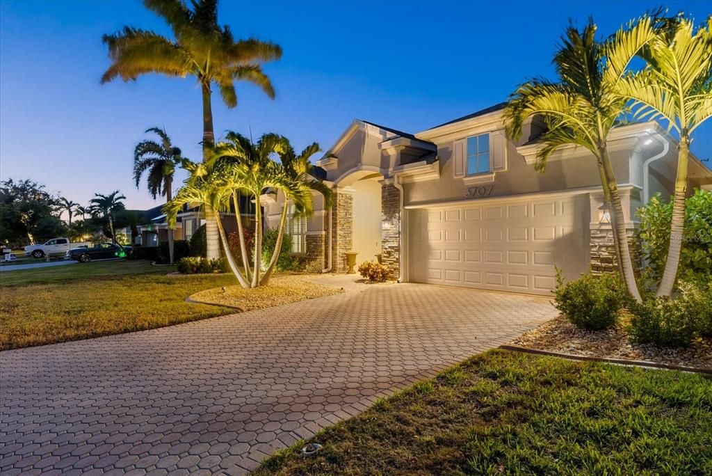 For Sale: $1,275,000 (3 beds, 2 baths, 2151 Square Feet)