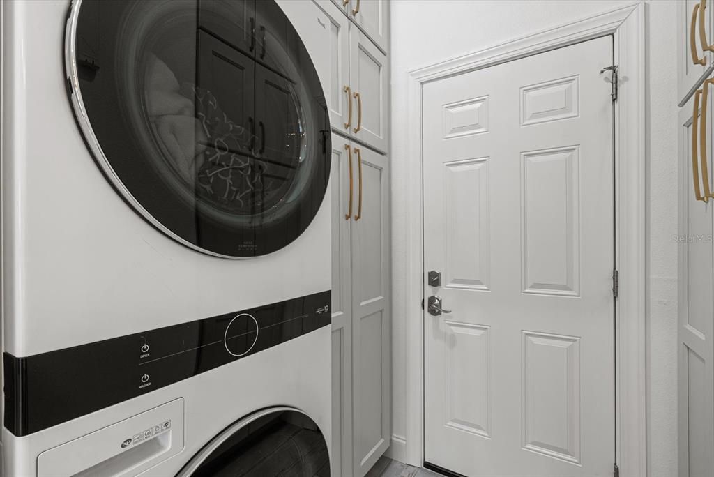 For Sale: $1,275,000 (3 beds, 2 baths, 2151 Square Feet)