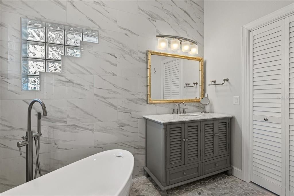 For Sale: $1,275,000 (3 beds, 2 baths, 2151 Square Feet)