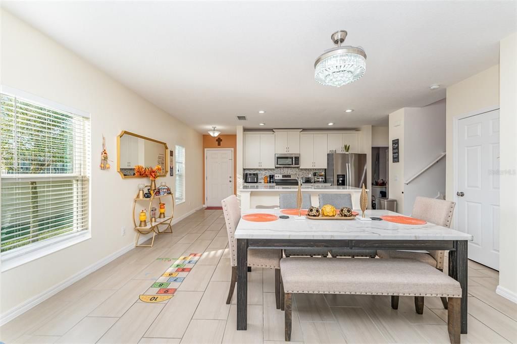 For Sale: $375,000 (4 beds, 2 baths, 1918 Square Feet)