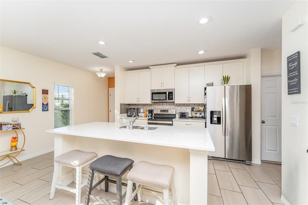 For Sale: $375,000 (4 beds, 2 baths, 1918 Square Feet)