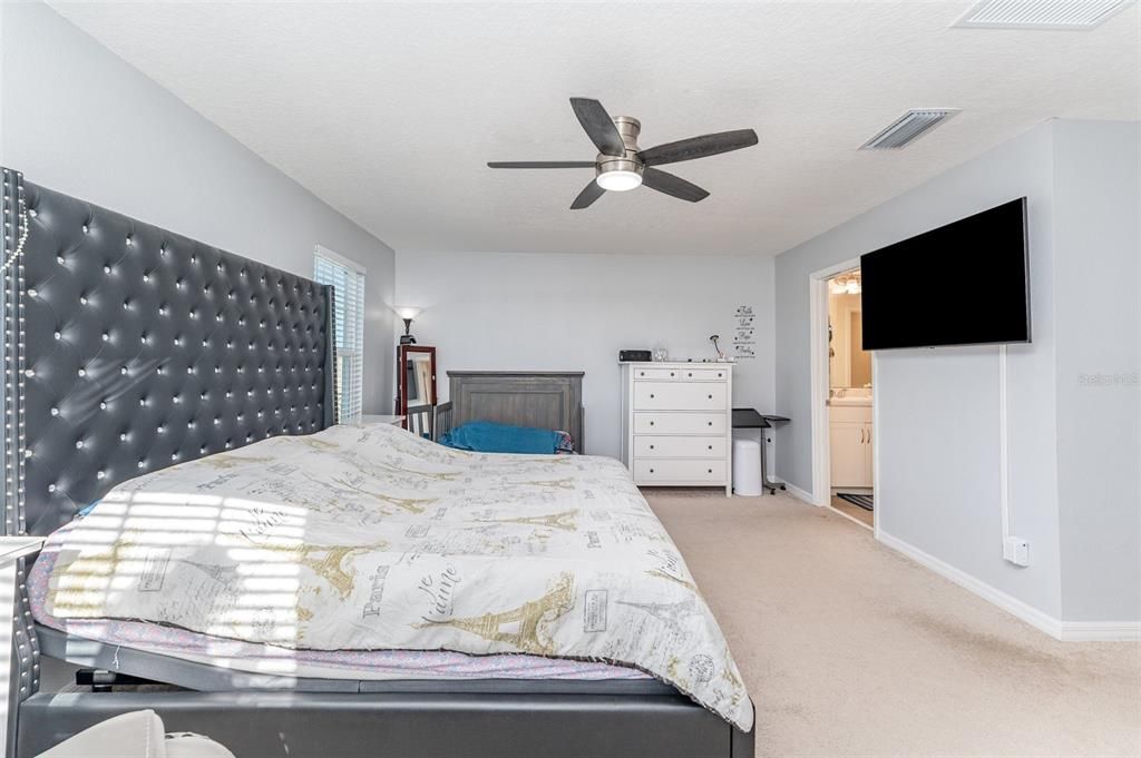 For Sale: $375,000 (4 beds, 2 baths, 1918 Square Feet)