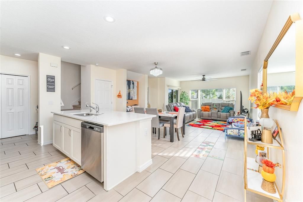 For Sale: $375,000 (4 beds, 2 baths, 1918 Square Feet)