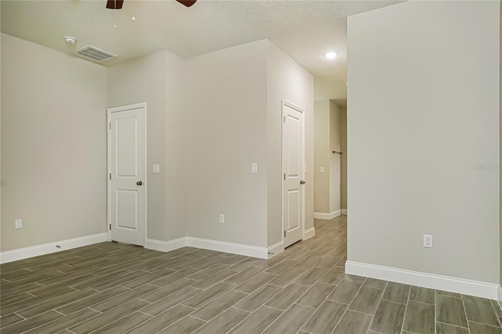 For Rent: $1,885 (4 beds, 2 baths, 1826 Square Feet)