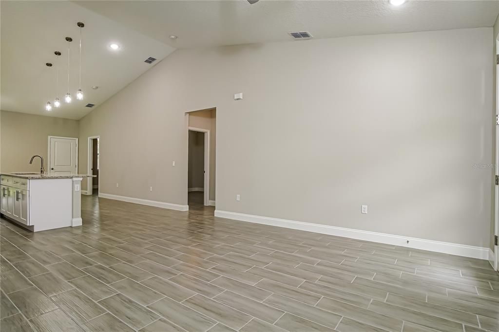 For Rent: $1,885 (4 beds, 2 baths, 1826 Square Feet)