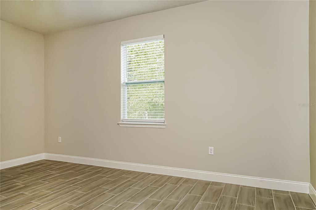 For Rent: $1,885 (4 beds, 2 baths, 1826 Square Feet)