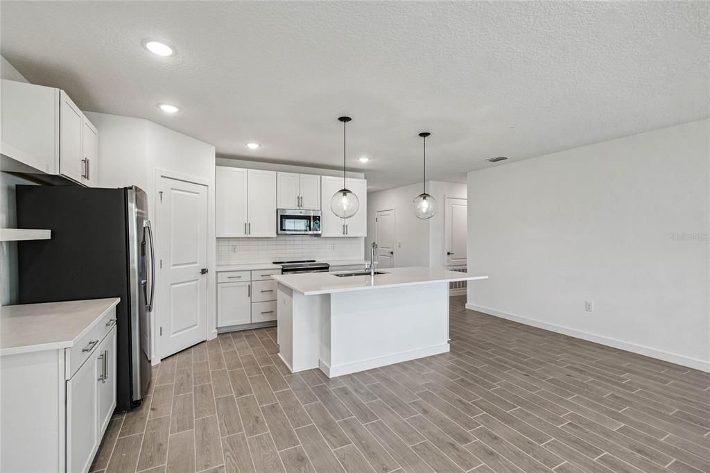 For Sale: $289,990 (4 beds, 2 baths, 1833 Square Feet)