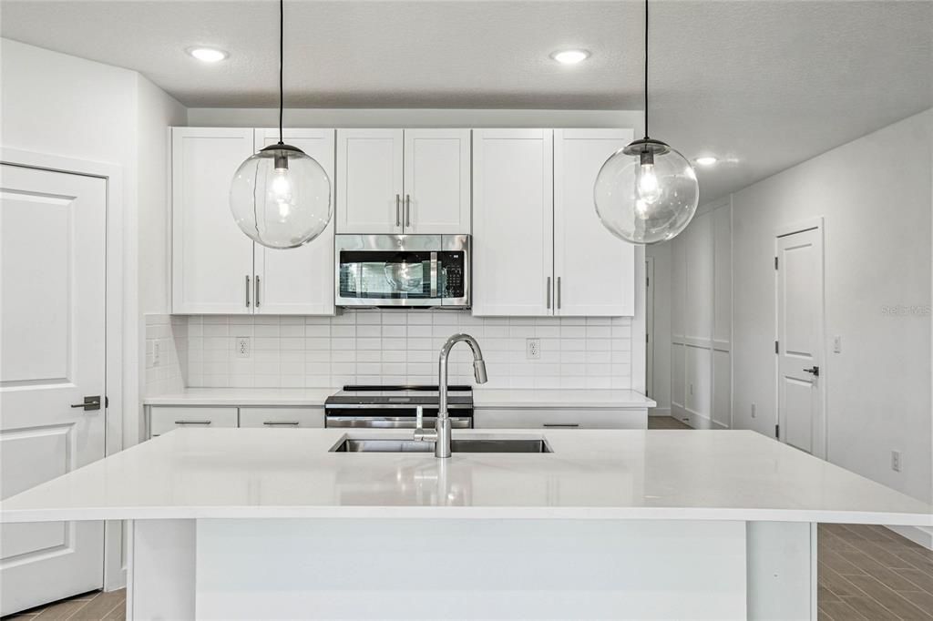 For Sale: $289,990 (4 beds, 2 baths, 1833 Square Feet)