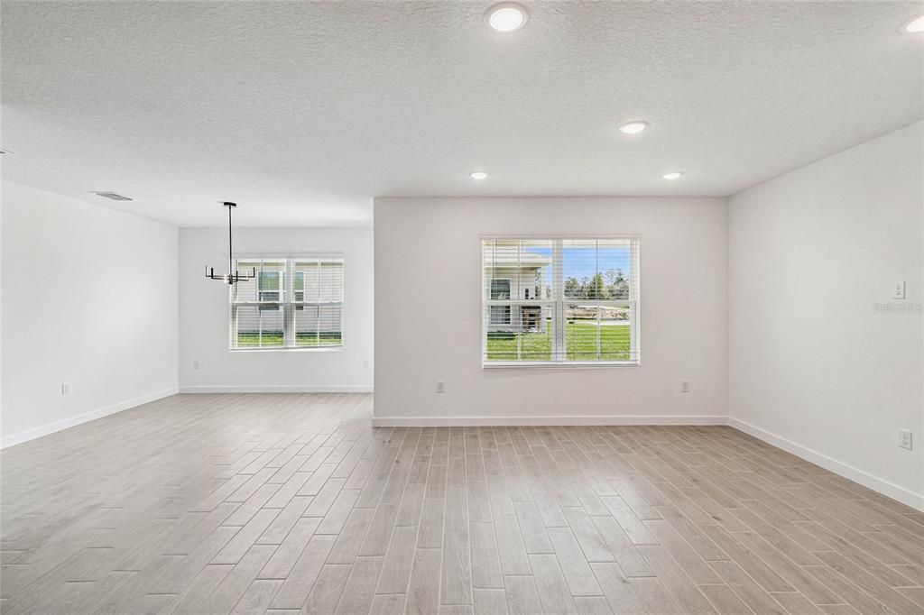 For Sale: $289,990 (4 beds, 2 baths, 1833 Square Feet)