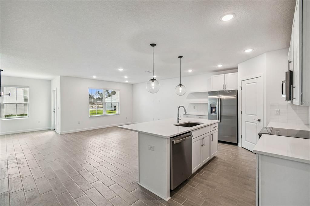 For Sale: $289,990 (4 beds, 2 baths, 1833 Square Feet)