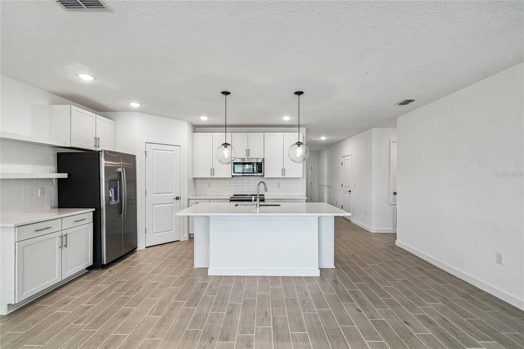 For Sale: $289,990 (4 beds, 2 baths, 1833 Square Feet)