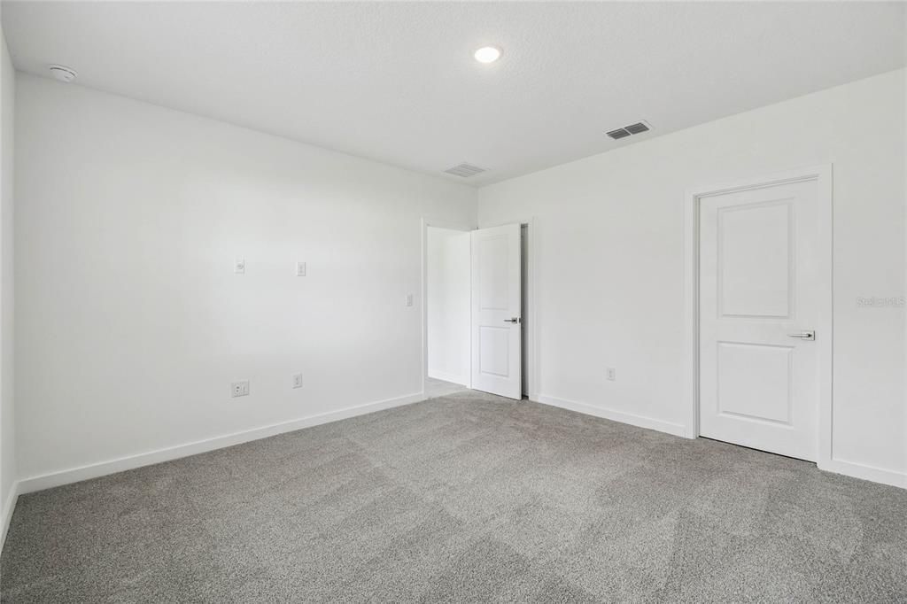 For Sale: $289,990 (4 beds, 2 baths, 1833 Square Feet)