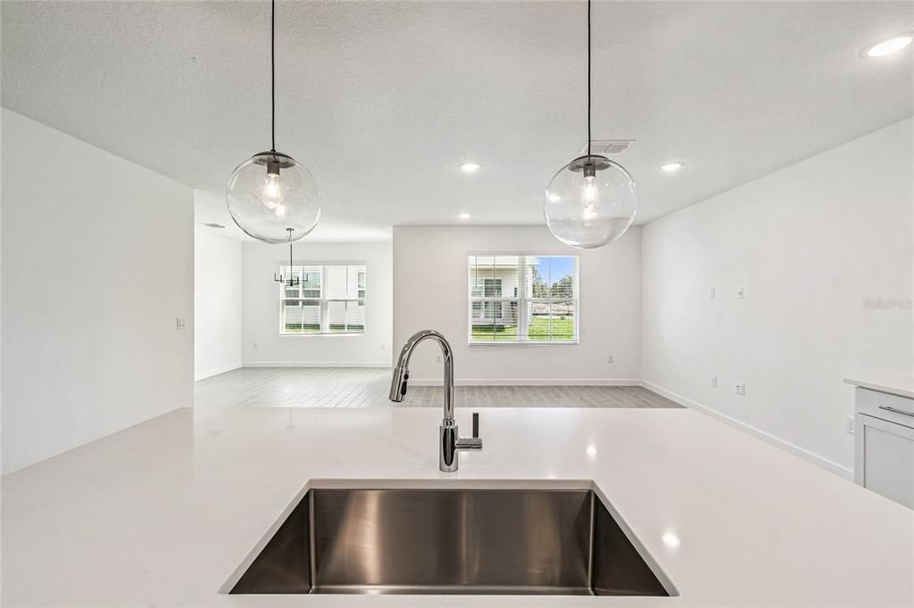 For Sale: $289,990 (4 beds, 2 baths, 1833 Square Feet)