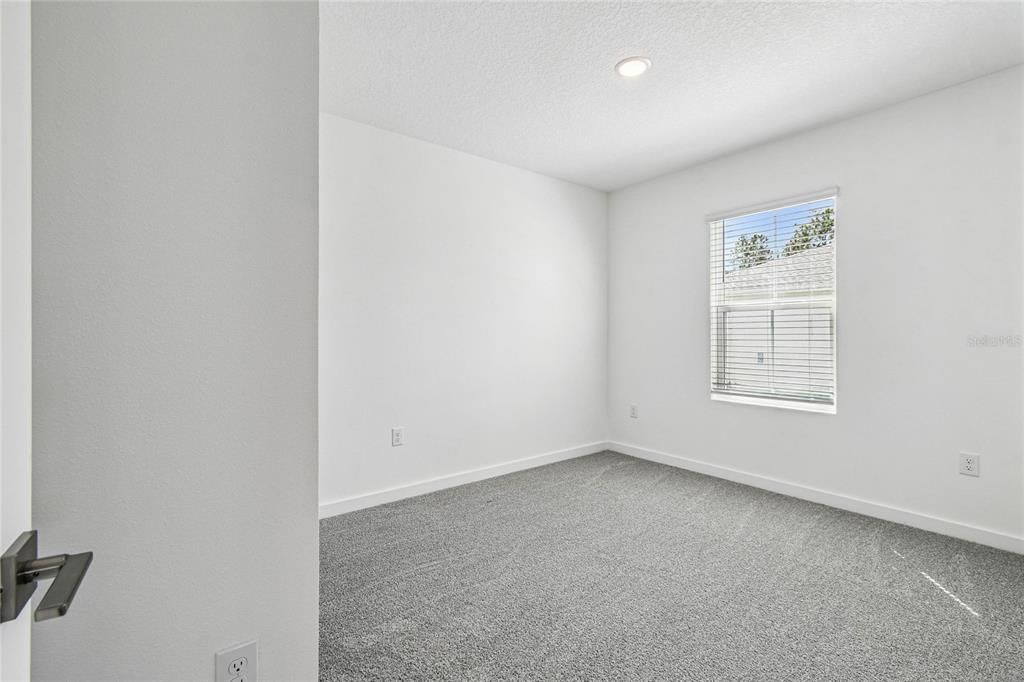 For Sale: $289,990 (4 beds, 2 baths, 1833 Square Feet)