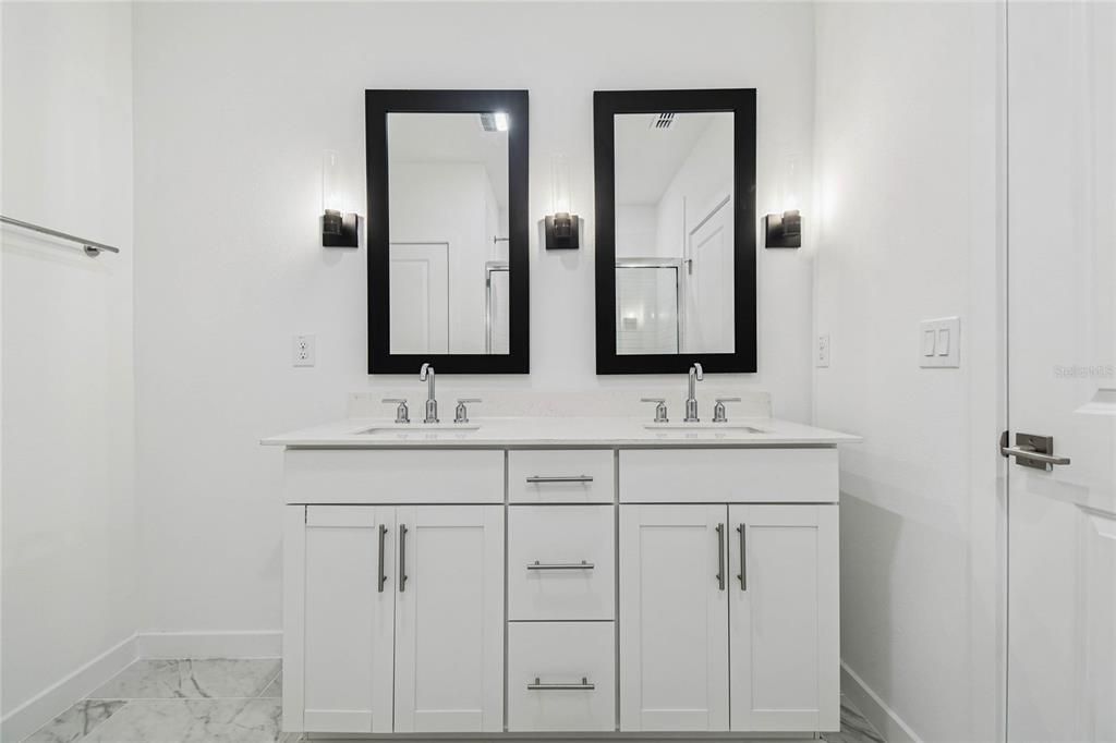 For Sale: $289,990 (4 beds, 2 baths, 1833 Square Feet)