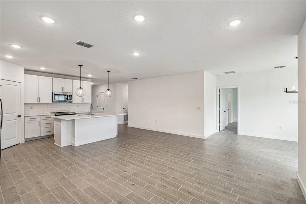 For Sale: $289,990 (4 beds, 2 baths, 1833 Square Feet)