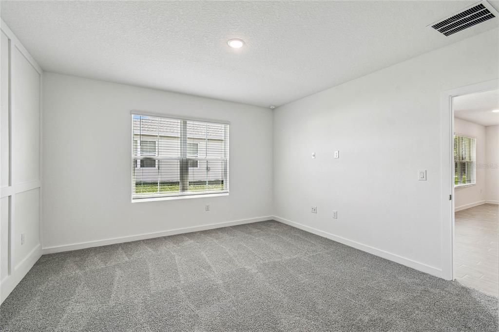 For Sale: $289,990 (4 beds, 2 baths, 1833 Square Feet)