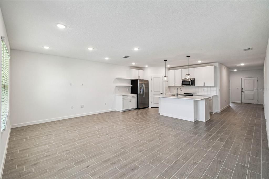 For Sale: $289,990 (4 beds, 2 baths, 1833 Square Feet)