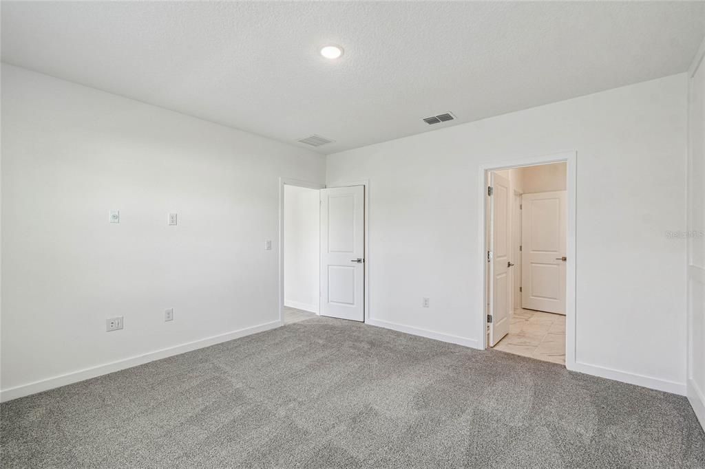 For Sale: $289,990 (4 beds, 2 baths, 1833 Square Feet)