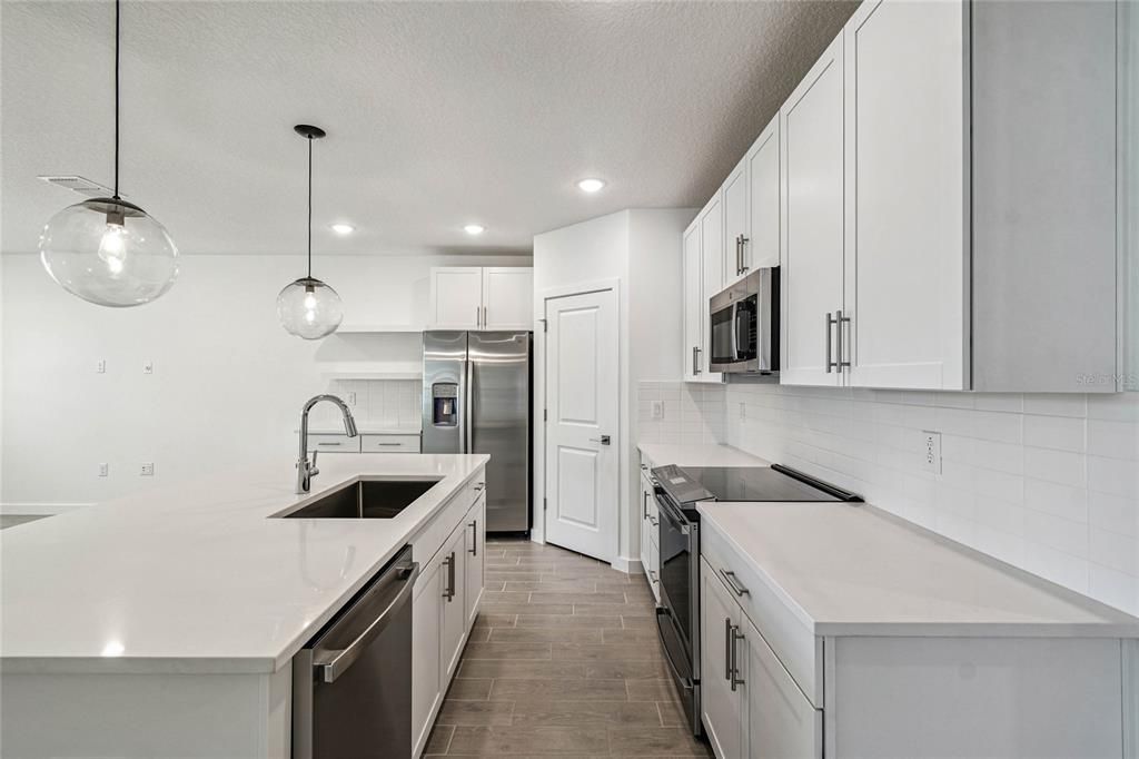 For Sale: $289,990 (4 beds, 2 baths, 1833 Square Feet)