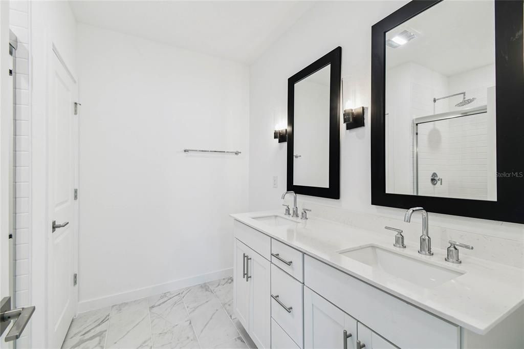 For Sale: $289,990 (4 beds, 2 baths, 1833 Square Feet)