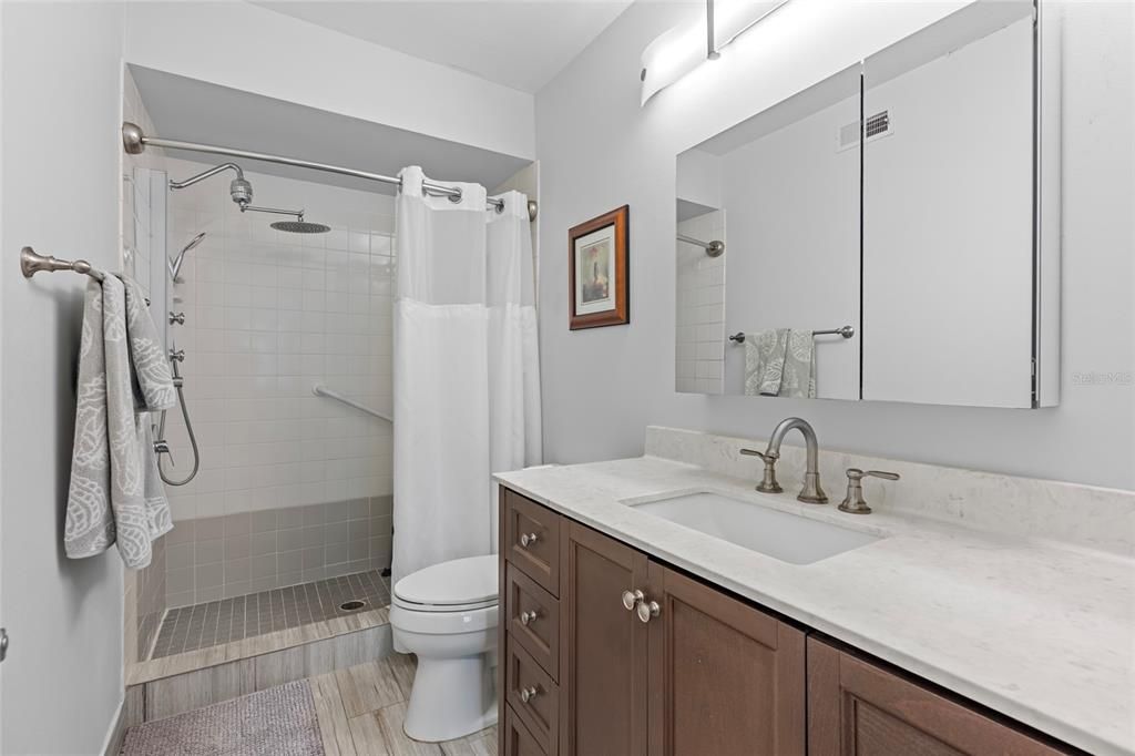 待售: $390,000 (2 贝兹, 2 浴室, 1400 平方英尺)