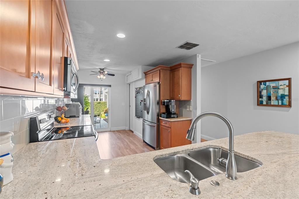 待售: $390,000 (2 贝兹, 2 浴室, 1400 平方英尺)