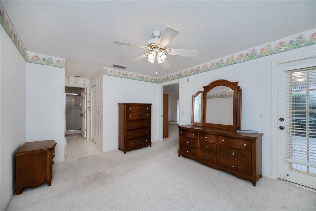 待售: $199,900 (3 贝兹, 2 浴室, 1426 平方英尺)