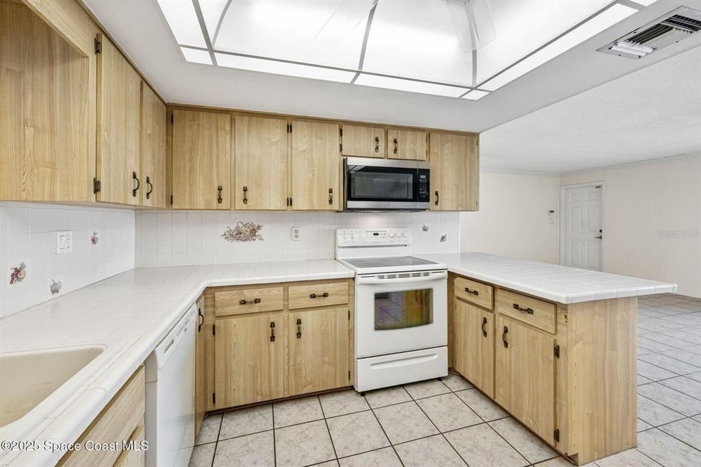 For Sale: $749,000 (4 beds, 2 baths, 2146 Square Feet)