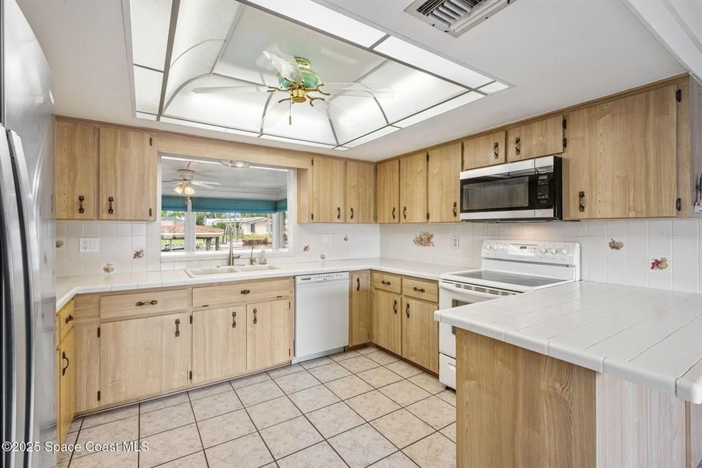 For Sale: $749,000 (4 beds, 2 baths, 2146 Square Feet)