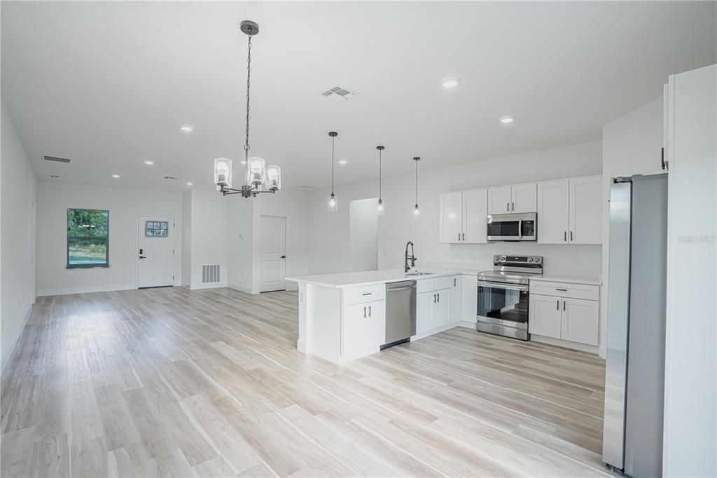 For Sale: $309,900 (4 beds, 2 baths, 1833 Square Feet)