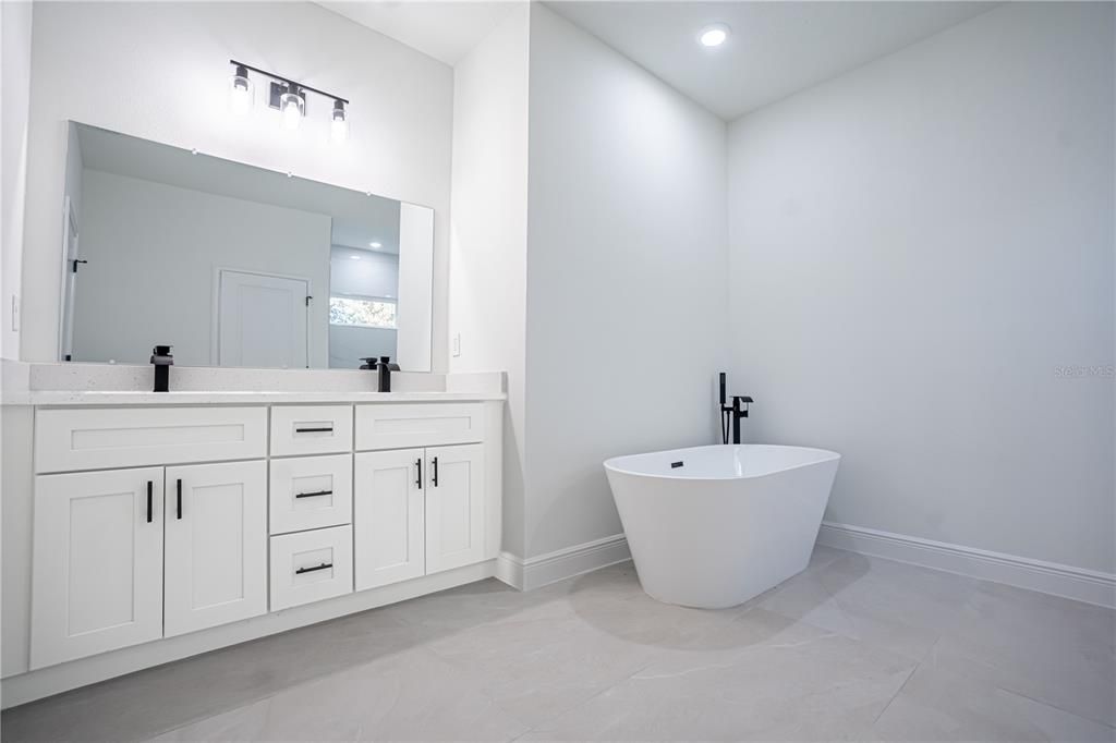 For Sale: $309,900 (4 beds, 2 baths, 1833 Square Feet)