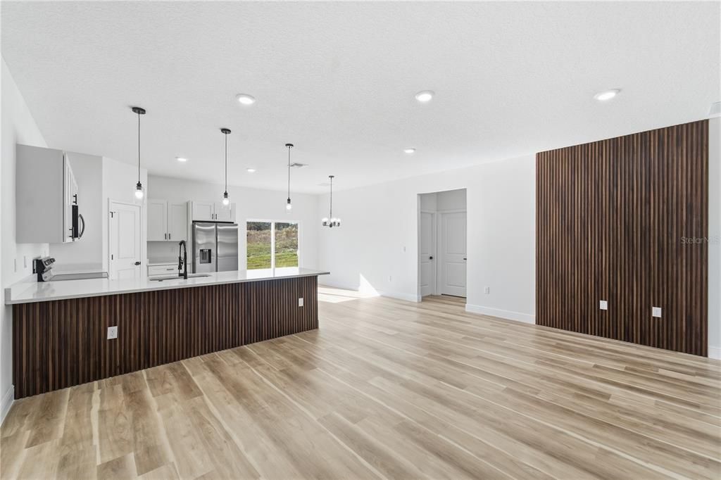 For Sale: $309,900 (4 beds, 2 baths, 1833 Square Feet)