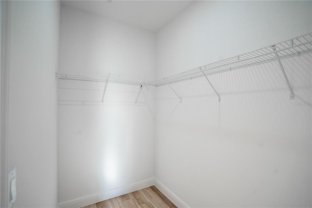 For Sale: $309,900 (4 beds, 2 baths, 1833 Square Feet)