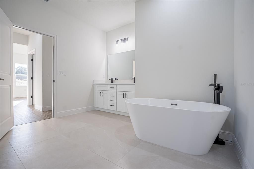 For Sale: $309,900 (4 beds, 2 baths, 1833 Square Feet)